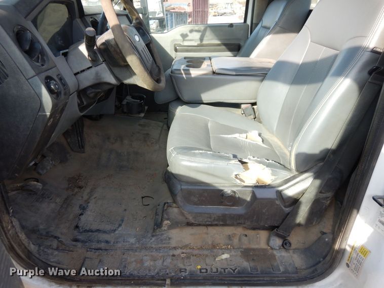 image for item DR8065 2014 Ford F450 Super Duty XL  truck cab and chassis