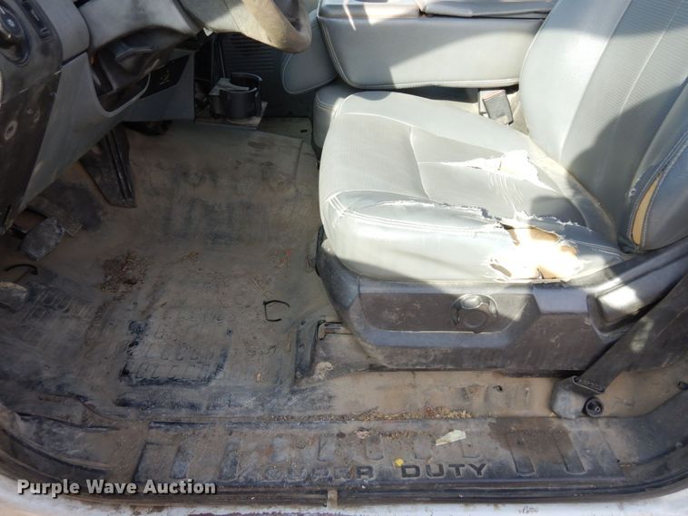 image for item DR8065 2014 Ford F450 Super Duty XL  truck cab and chassis