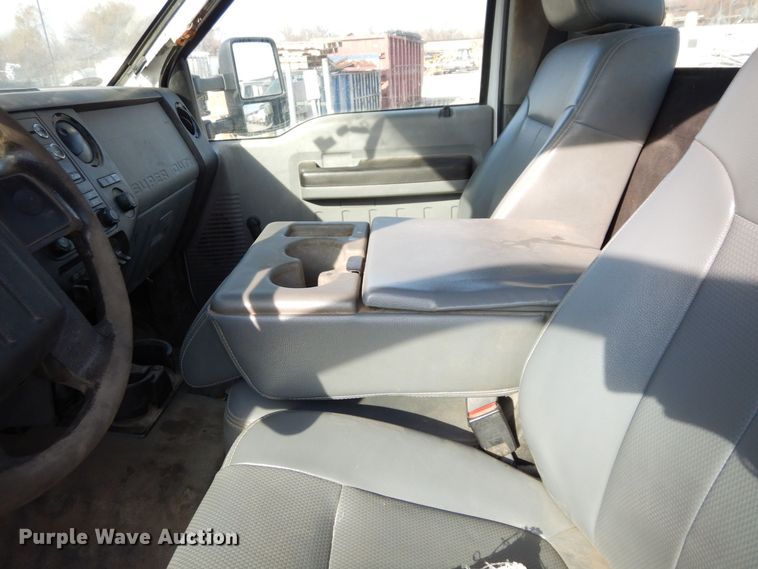 image for item DR8065 2014 Ford F450 Super Duty XL  truck cab and chassis