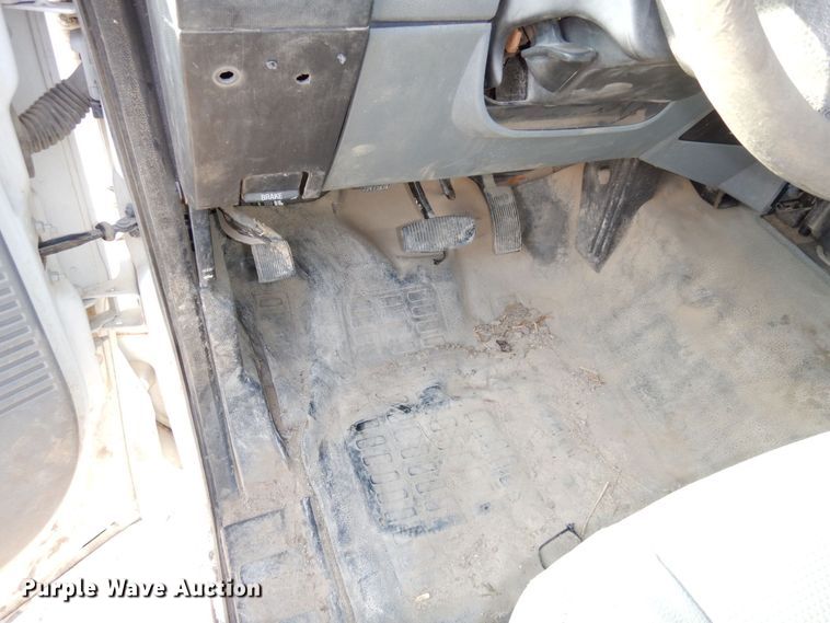 image for item DR8065 2014 Ford F450 Super Duty XL  truck cab and chassis