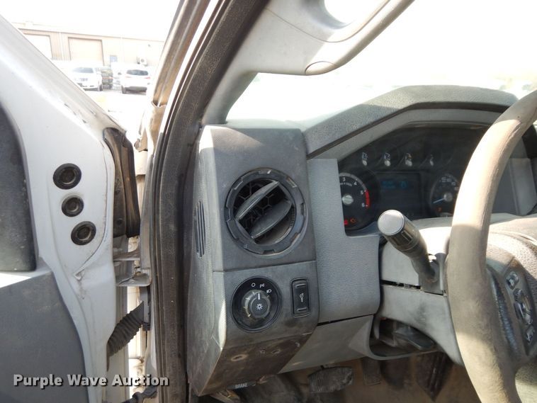 image for item DR8065 2014 Ford F450 Super Duty XL  truck cab and chassis