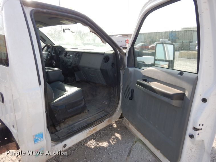 image for item DR8065 2014 Ford F450 Super Duty XL  truck cab and chassis