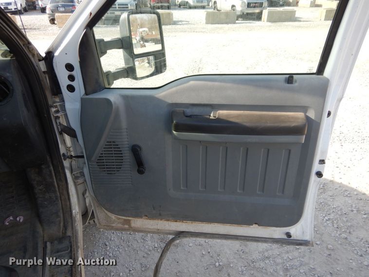 image for item DR8065 2014 Ford F450 Super Duty XL  truck cab and chassis