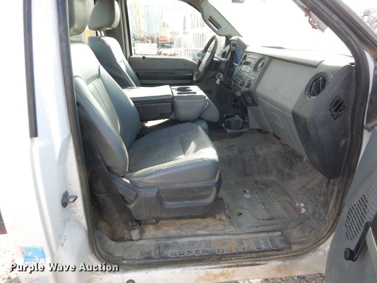 image for item DR8065 2014 Ford F450 Super Duty XL  truck cab and chassis