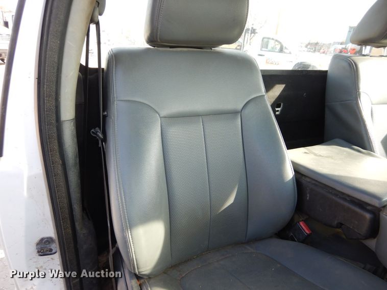 image for item DR8065 2014 Ford F450 Super Duty XL  truck cab and chassis