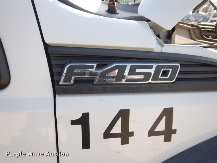 image for item DR8065 2014 Ford F450 Super Duty XL  truck cab and chassis