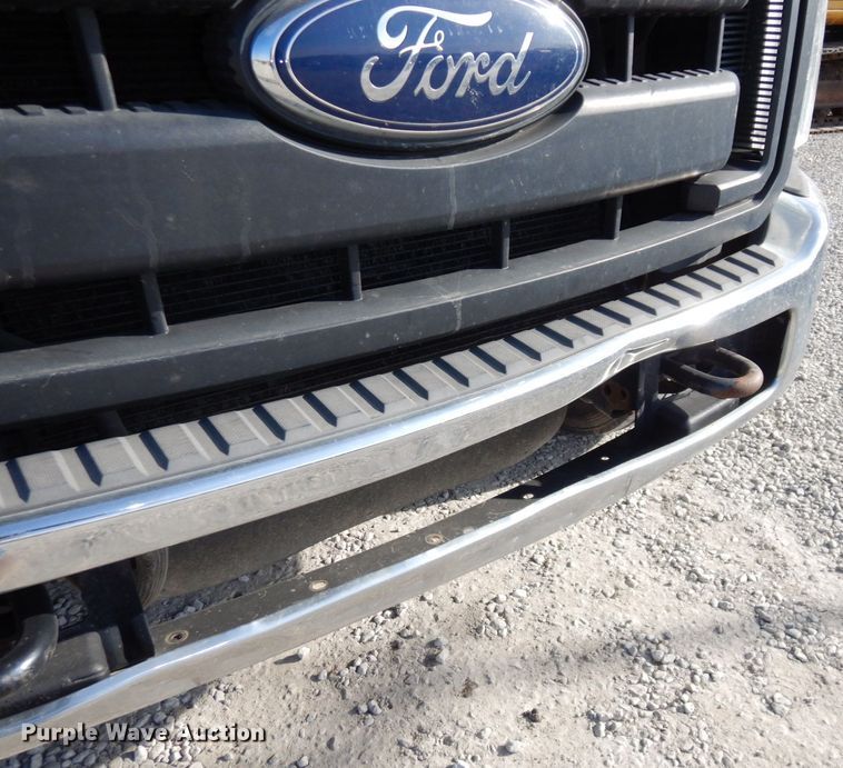 image for item DR8065 2014 Ford F450 Super Duty XL  truck cab and chassis