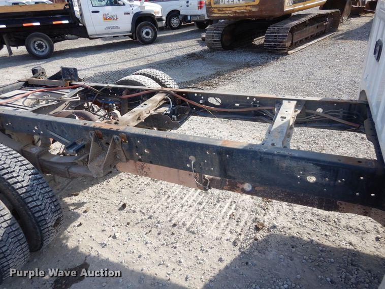 image for item DR8065 2014 Ford F450 Super Duty XL  truck cab and chassis