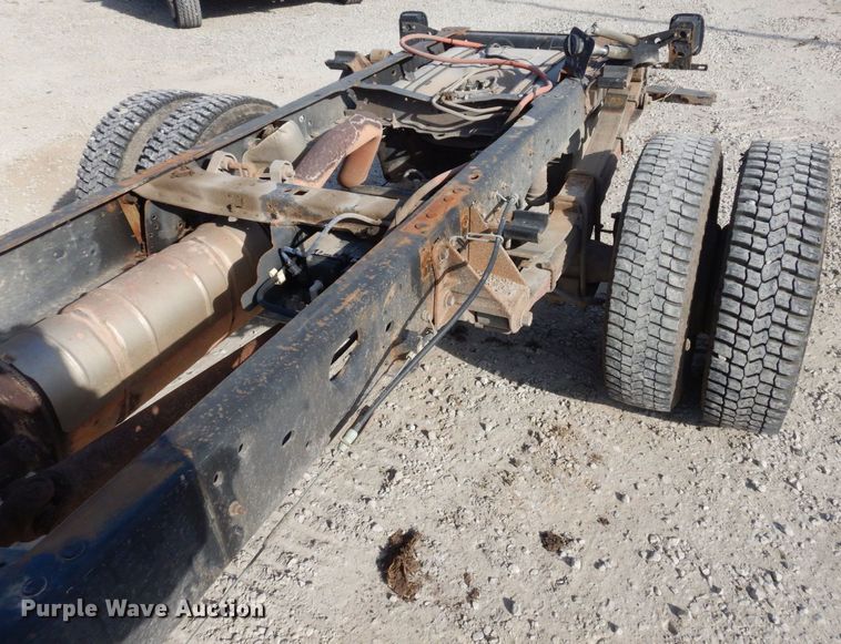 image for item DR8065 2014 Ford F450 Super Duty XL  truck cab and chassis