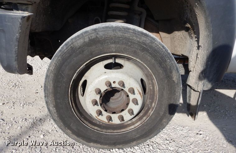 image for item DR8065 2014 Ford F450 Super Duty XL  truck cab and chassis