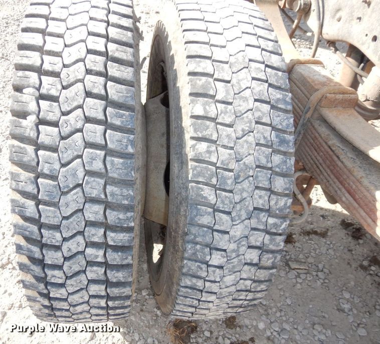 image for item DR8065 2014 Ford F450 Super Duty XL  truck cab and chassis