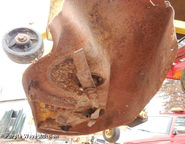 image for item DR8105 John Deere  72" W mower deck