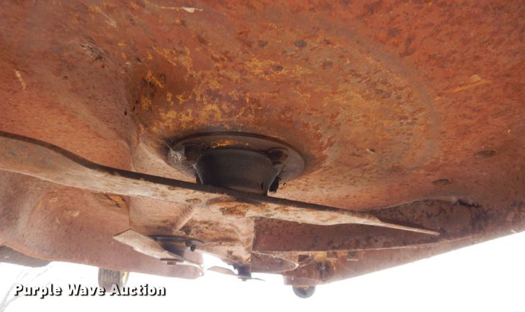 image for item DR8105 John Deere  72" W mower deck