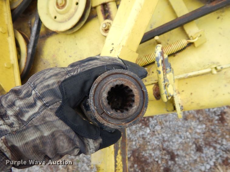 image for item DR8105 John Deere  72" W mower deck