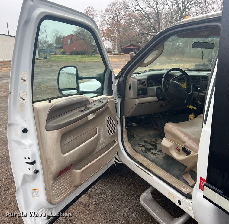 image for item ID9277 2004 Ford F550 Super Duty  dump flatbed truck