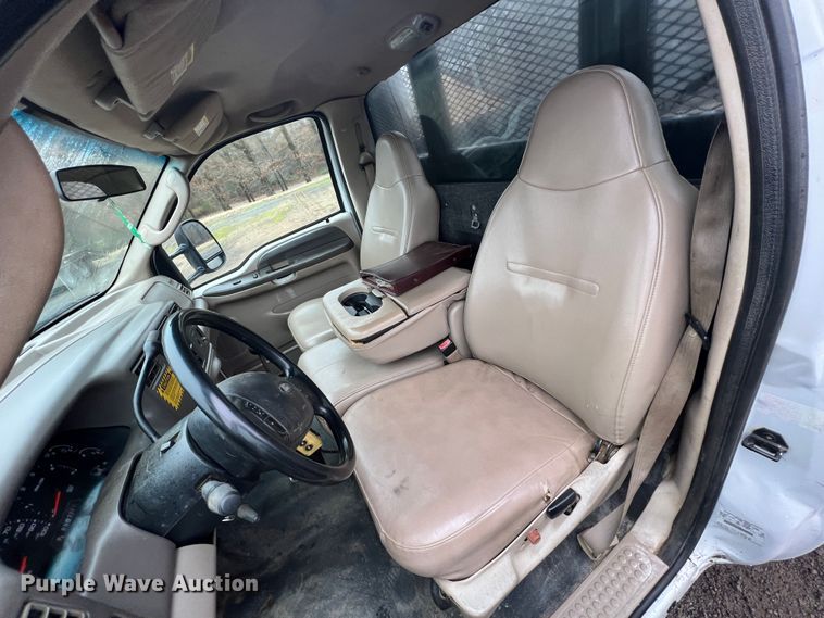 image for item ID9277 2004 Ford F550 Super Duty  dump flatbed truck