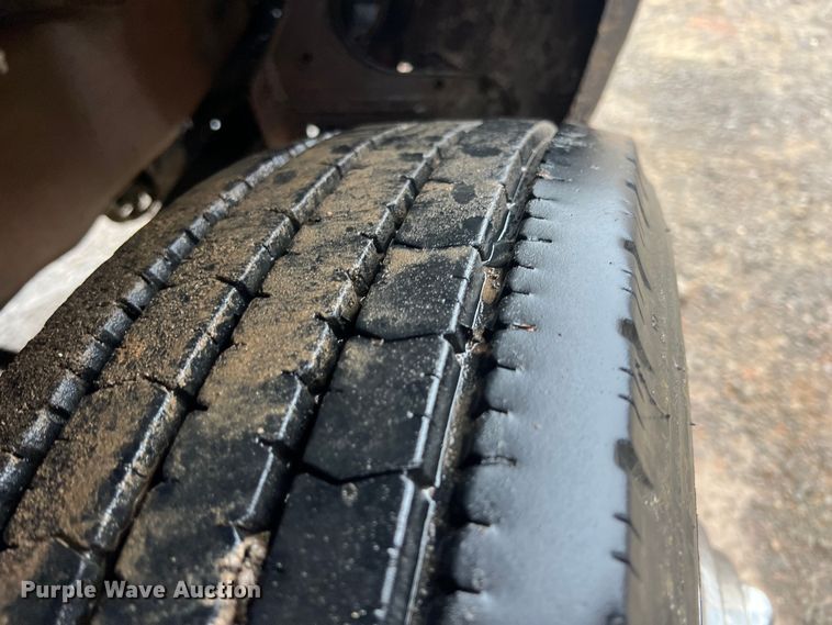 image for item ID9277 2004 Ford F550 Super Duty  dump flatbed truck