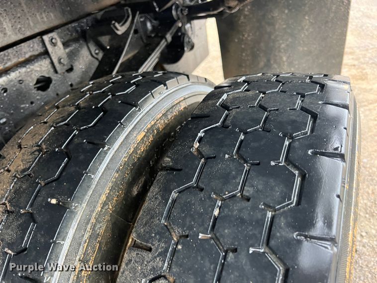 image for item ID9277 2004 Ford F550 Super Duty  dump flatbed truck