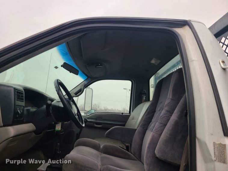 image for item JG9573 2001 Ford F650 Super Duty  flatbed truck