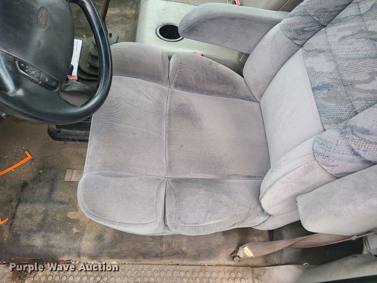 image for item JG9573 2001 Ford F650 Super Duty  flatbed truck