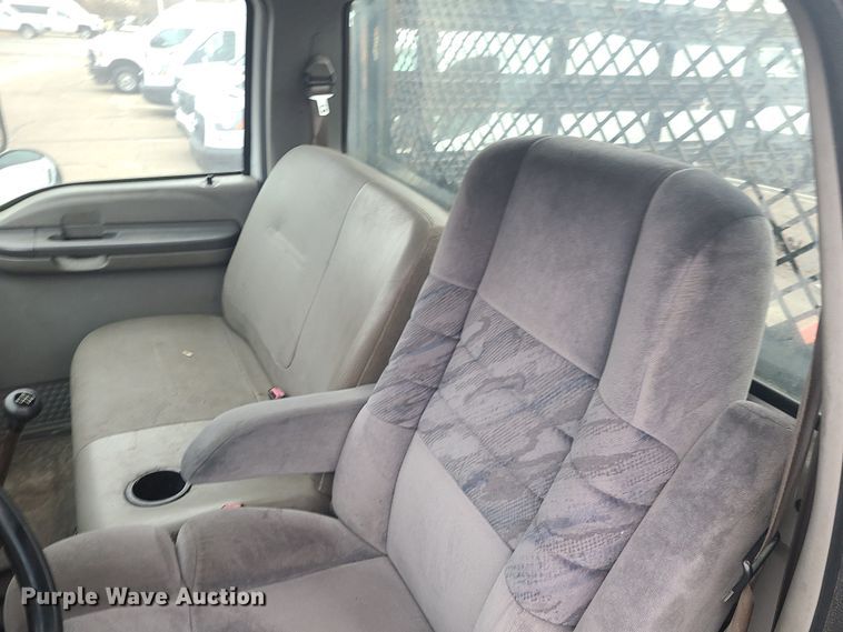 image for item JG9573 2001 Ford F650 Super Duty  flatbed truck