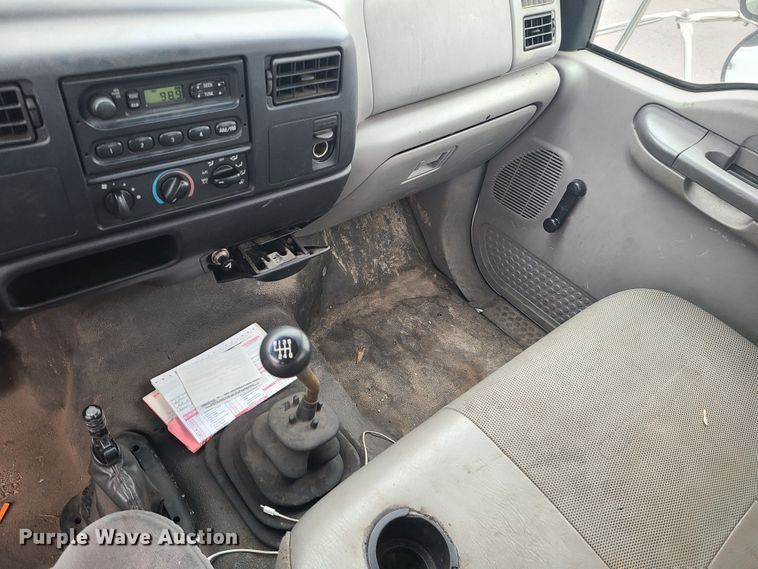 image for item JG9573 2001 Ford F650 Super Duty  flatbed truck