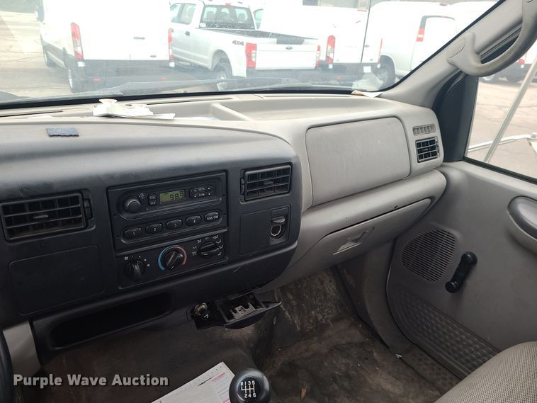 image for item JG9573 2001 Ford F650 Super Duty  flatbed truck