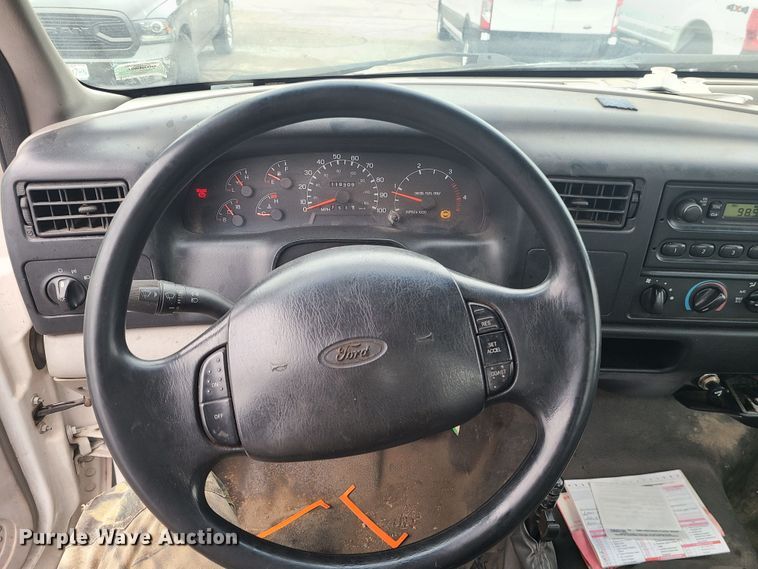 image for item JG9573 2001 Ford F650 Super Duty  flatbed truck