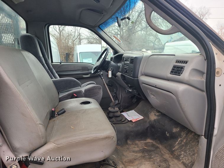 image for item JG9573 2001 Ford F650 Super Duty  flatbed truck