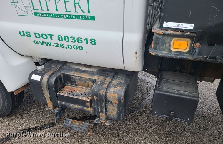 image for item JG9573 2001 Ford F650 Super Duty  flatbed truck