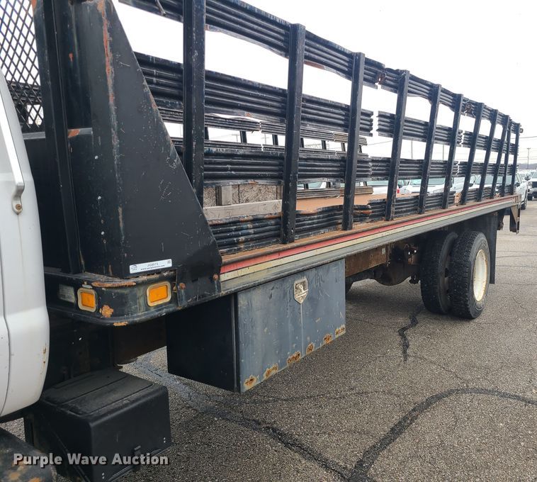 image for item JG9573 2001 Ford F650 Super Duty  flatbed truck