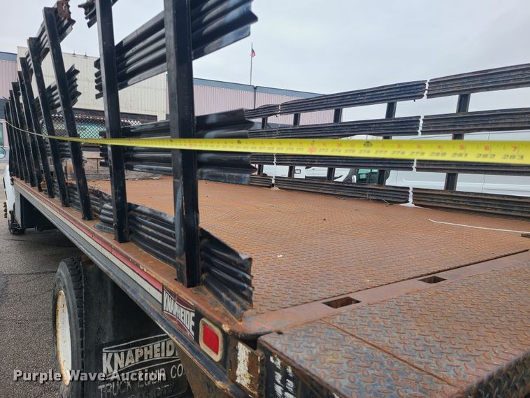 image for item JG9573 2001 Ford F650 Super Duty  flatbed truck