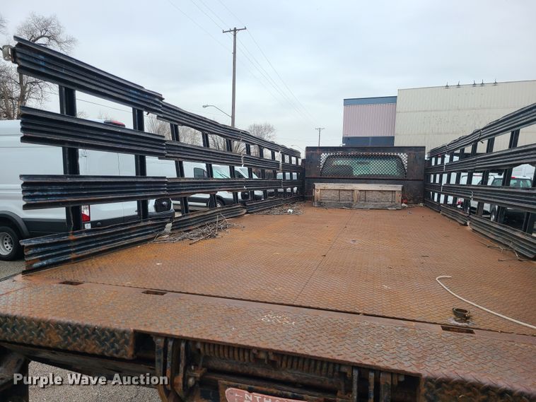 image for item JG9573 2001 Ford F650 Super Duty  flatbed truck