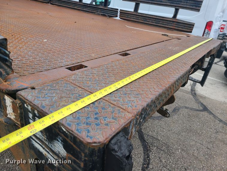 image for item JG9573 2001 Ford F650 Super Duty  flatbed truck