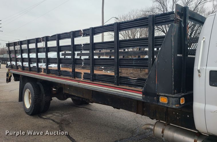 image for item JG9573 2001 Ford F650 Super Duty  flatbed truck