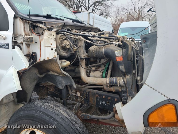 image for item JG9573 2001 Ford F650 Super Duty  flatbed truck