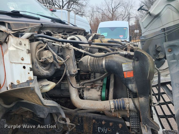 image for item JG9573 2001 Ford F650 Super Duty  flatbed truck