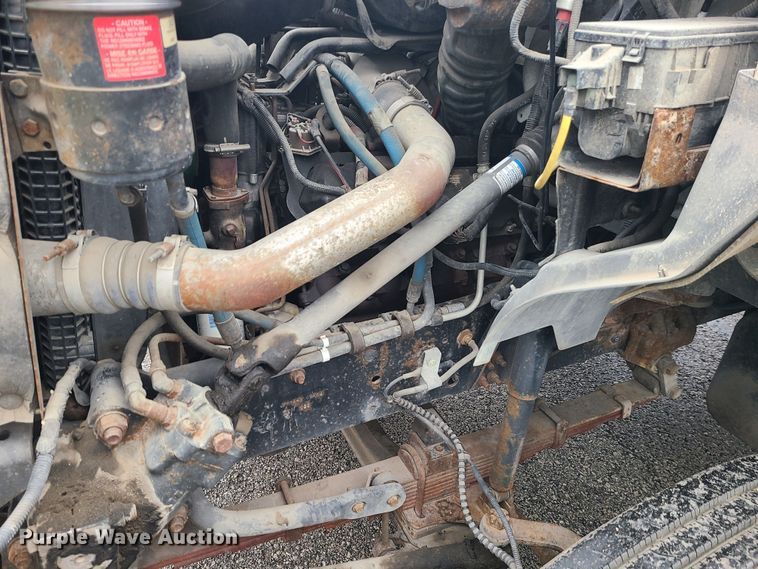 image for item JG9573 2001 Ford F650 Super Duty  flatbed truck