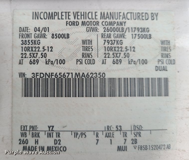 image for item JG9573 2001 Ford F650 Super Duty  flatbed truck