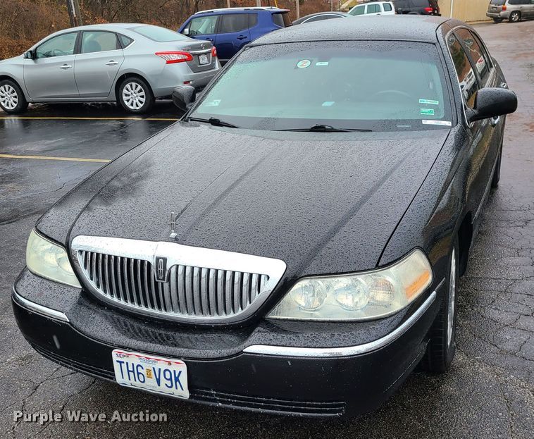 image for item JG9575 2011 Lincoln Town Car Executive L