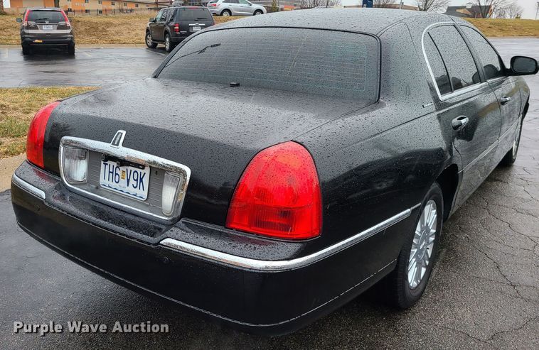 image for item JG9575 2011 Lincoln Town Car Executive L