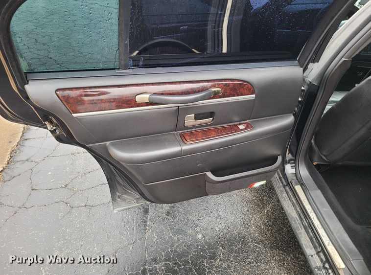 image for item JG9575 2011 Lincoln Town Car Executive L