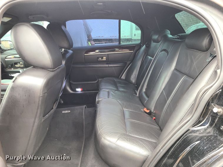 image for item JG9575 2011 Lincoln Town Car Executive L