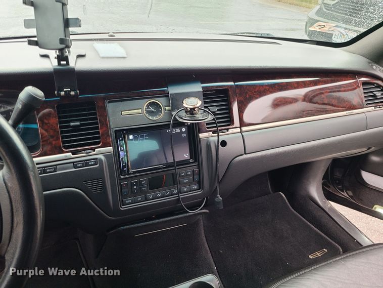 image for item JG9575 2011 Lincoln Town Car Executive L