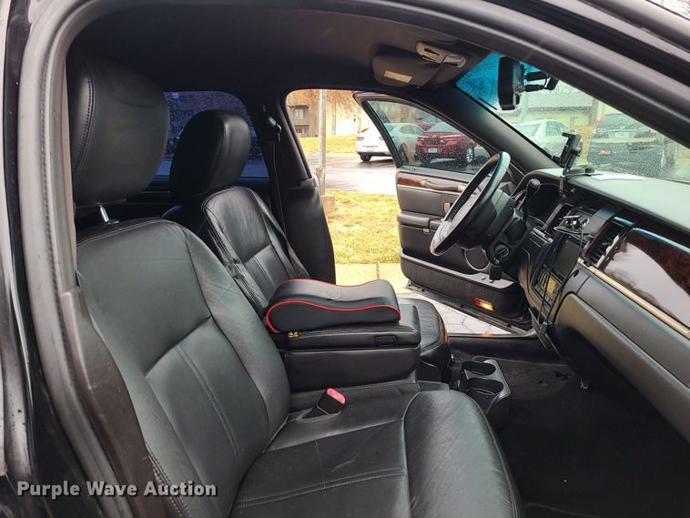 image for item JG9575 2011 Lincoln Town Car Executive L