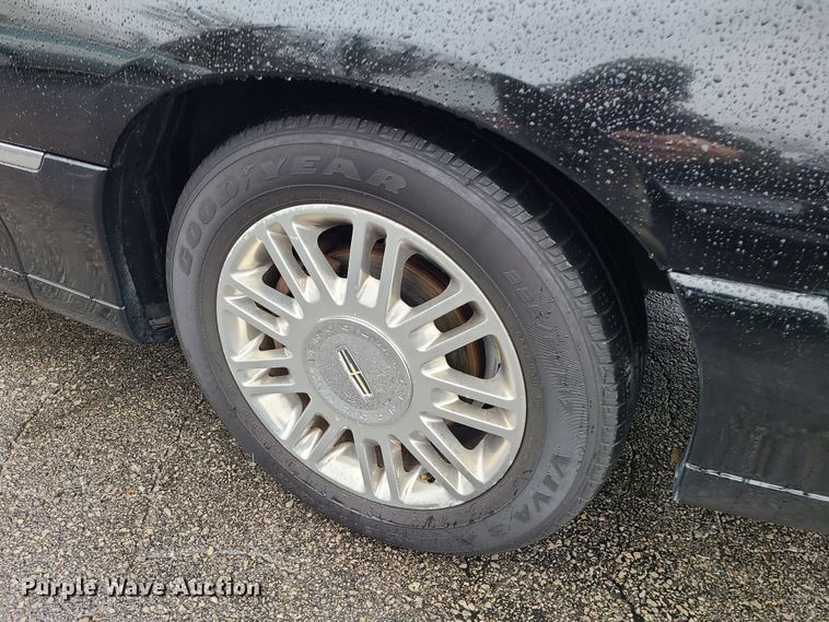 image for item JG9575 2011 Lincoln Town Car Executive L