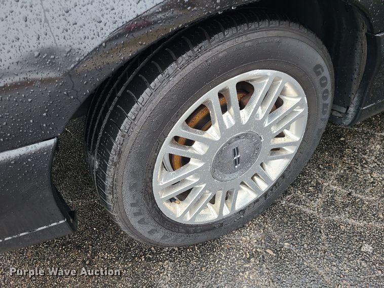 image for item JG9575 2011 Lincoln Town Car Executive L