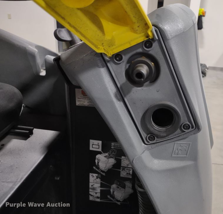 image for item JK9111 Karcher B250R  floor scrubber