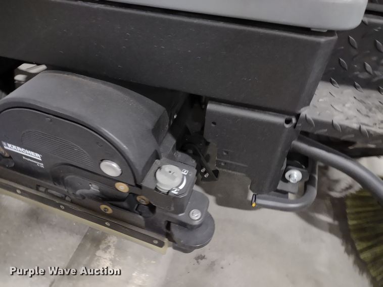 image for item JK9111 Karcher B250R  floor scrubber