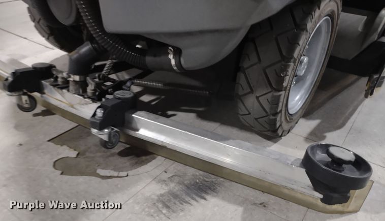 image for item JK9111 Karcher B250R  floor scrubber